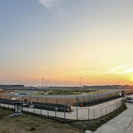 Bric Box Hotel Buri Ram Eksteriør billede