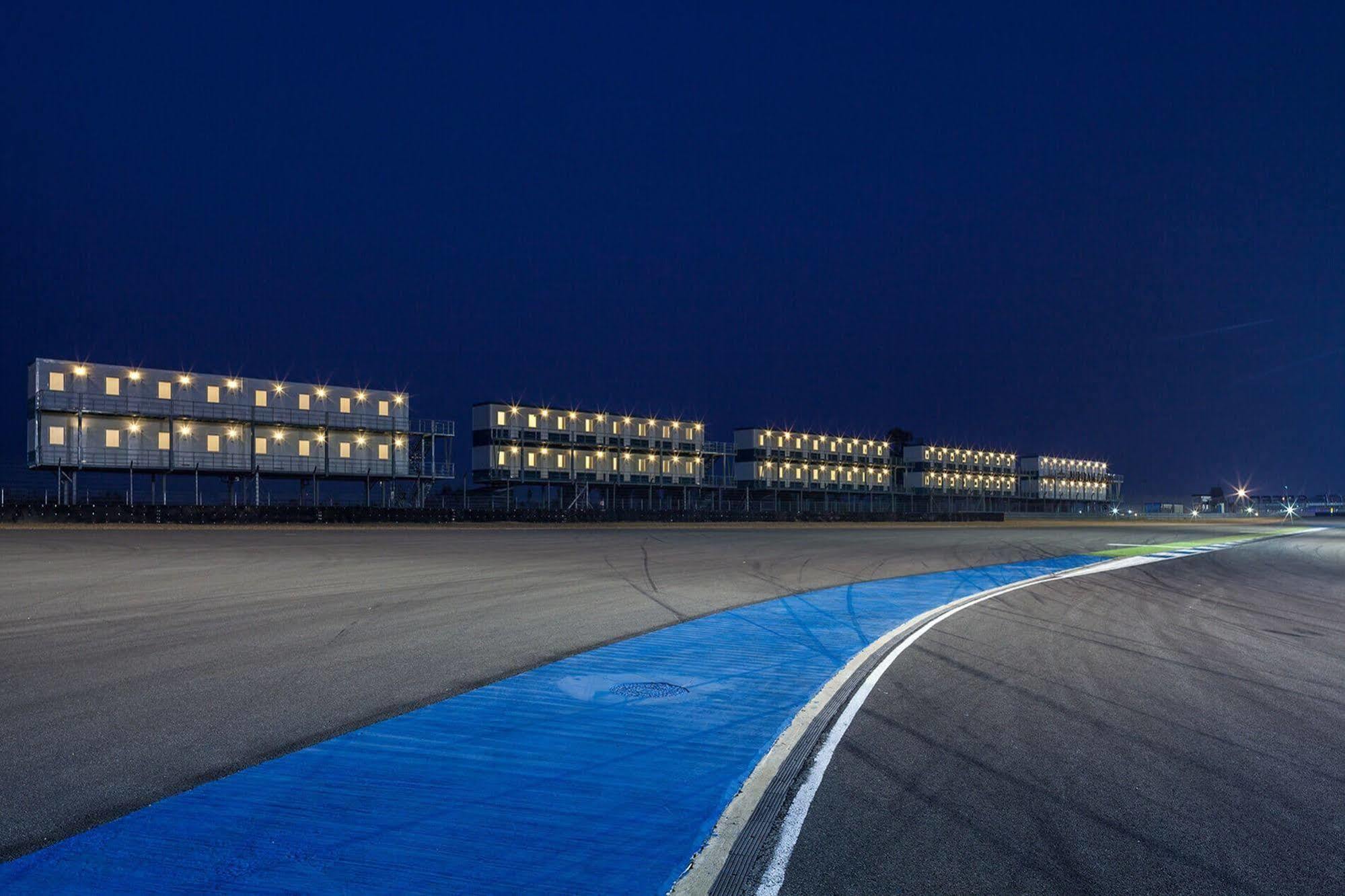 Bric Box Hotel Buri Ram Eksteriør billede
