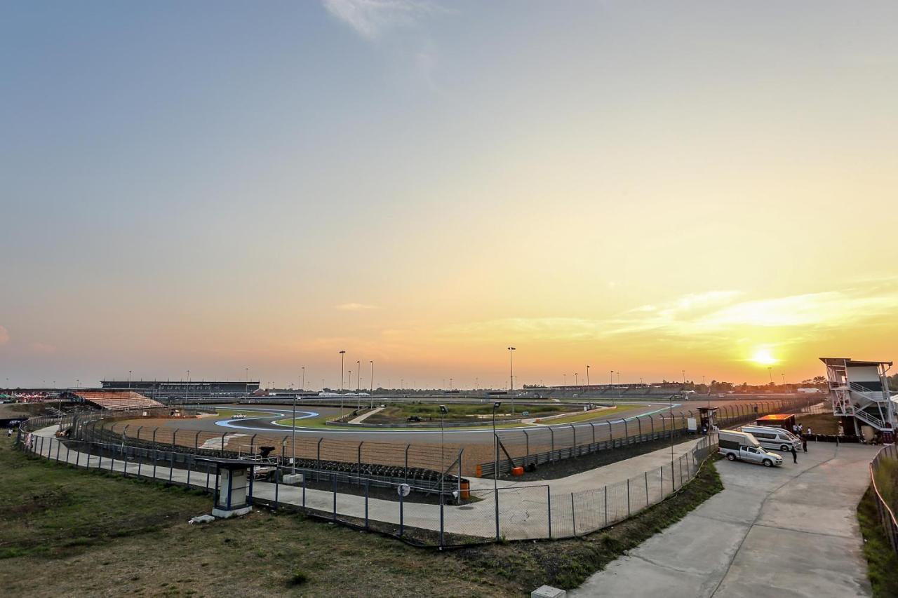 Bric Box Hotel Buri Ram Eksteriør billede