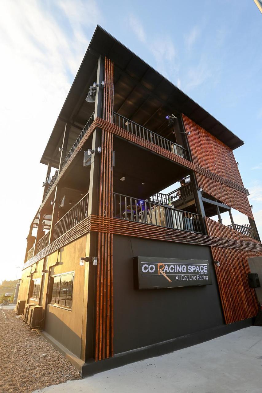 Bric Box Hotel Buri Ram Eksteriør billede
